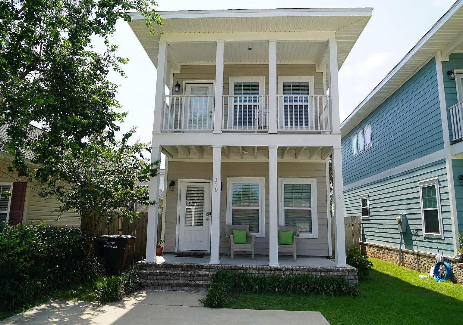 3 bed, 1216 sqft, $2,700 — Photo 1