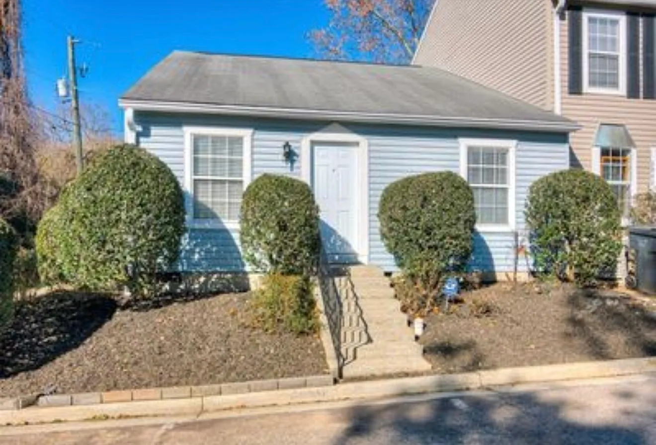 2 bed, 1092 sqft, $1,750 — Photo 1