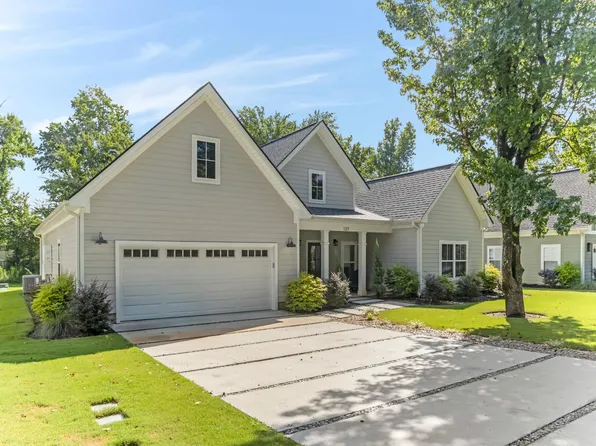 127 Berry Dr, Greenville, SC 29607