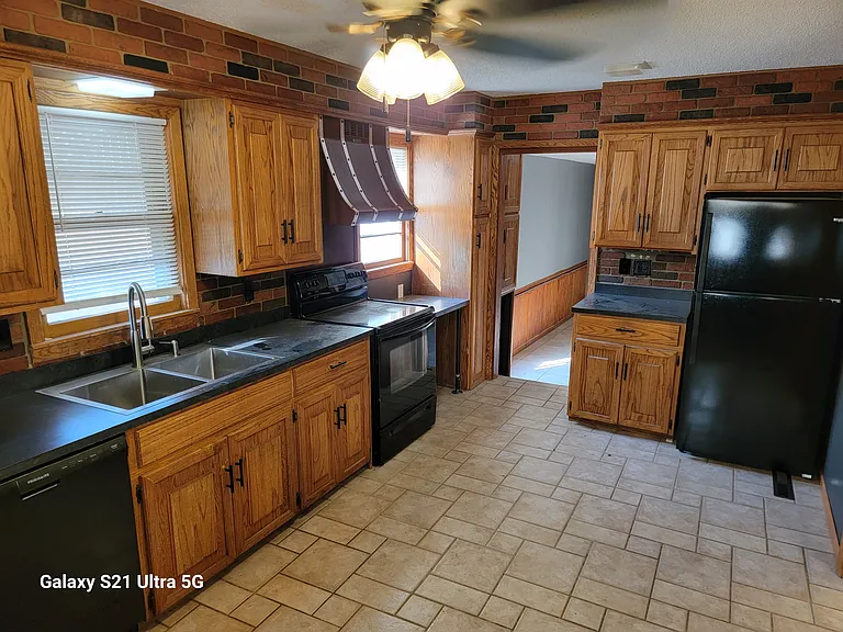 453 N Slade Ave — Photo 8