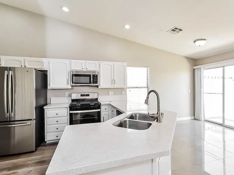 2216 Jardine Ave — Photo 6
