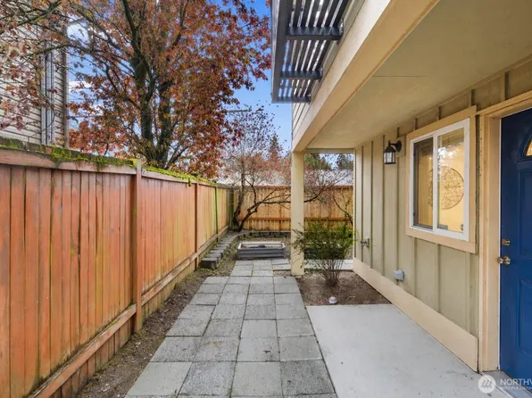 337 N 105th Street #A, Seattle, WA 98133