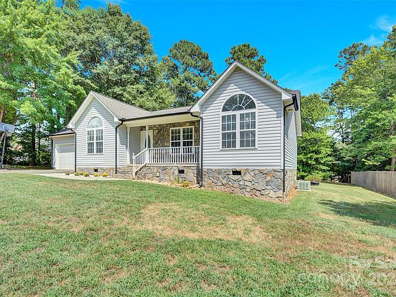 3rd image of 123 Braxton Dr