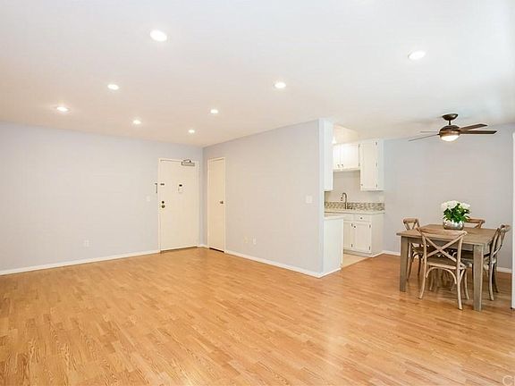 4th image of 330 S Mentor Ave Unit 207