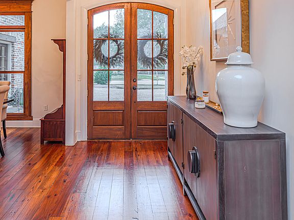 3rd image of 100 Woodbury Park Pl