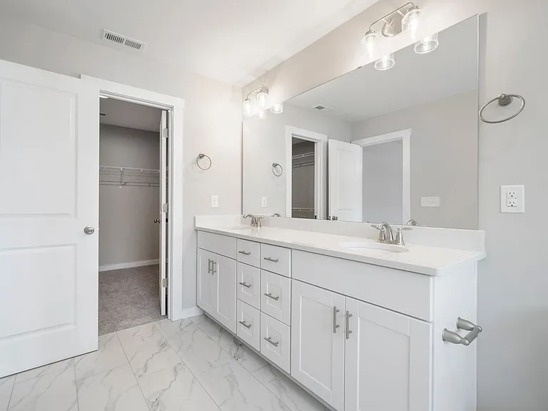 808 Lew St — Photo 24