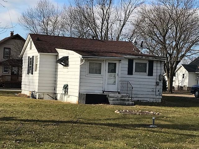 2nd image of 221 S 10th St