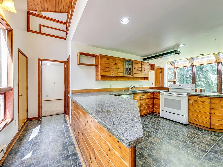 7019 NE Twin Ponds Rd — Photo 20