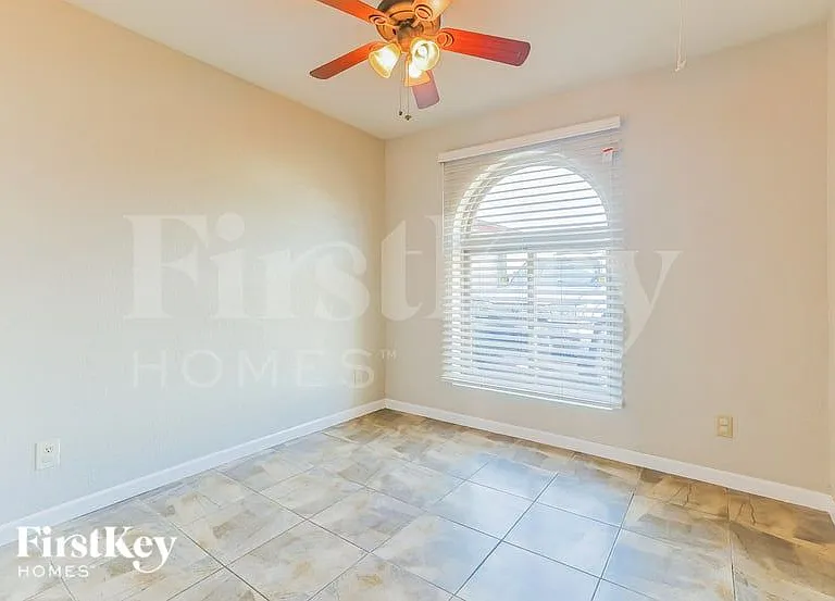 2518 E Don Carlos Ave — Photo 13