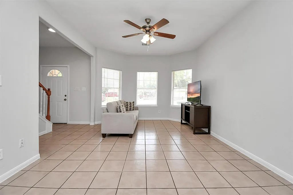 4 bed, 3.5 bath, 1567 sqft, $1,750 — Photo 2