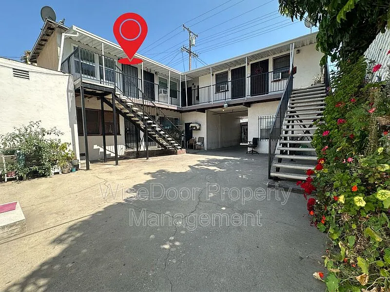 Studio, 1.0 bath, 250 sqft, $995 — Photo 2