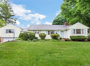 103 Barlow Plain Dr, Fairfield, CT 06824