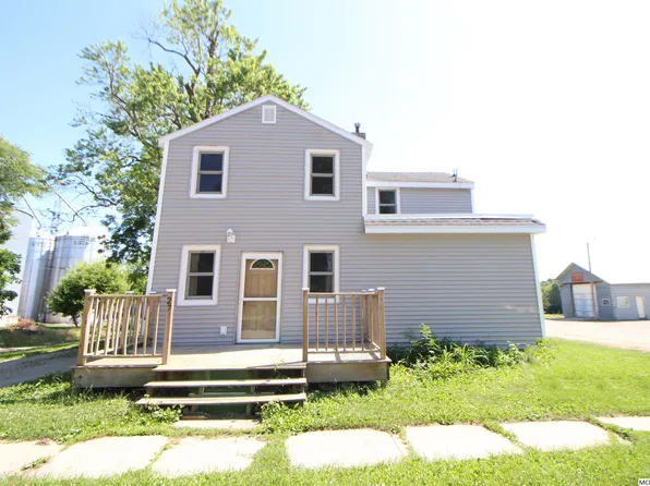 27 2nd St SE, Nora Springs, IA 50458