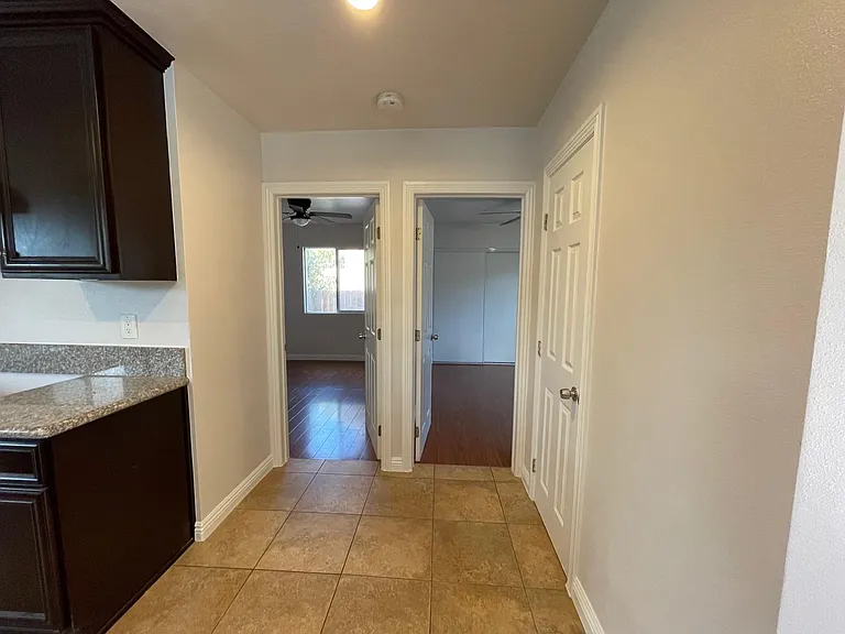 1730 Rose Ave — Photo 8