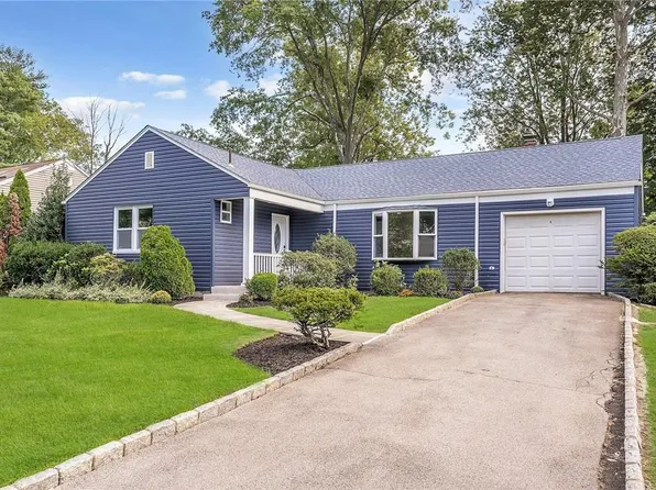 87 Daisy Farms Drive, New Rochelle, NY 10804