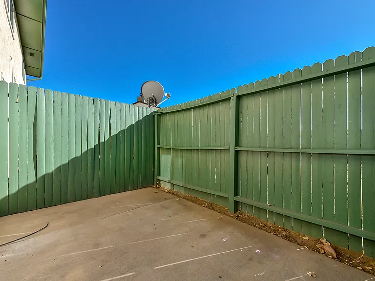 2350 Washo Cir — Photo 12