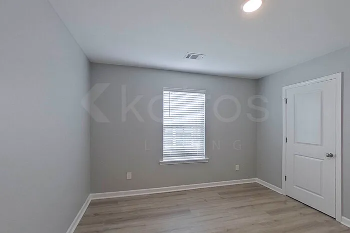391 Angela St — Photo 13