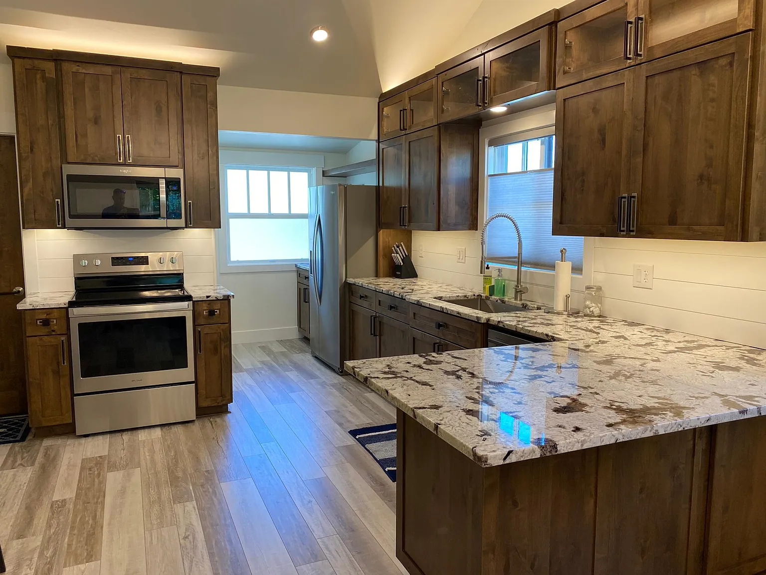 38 Greeley Ave — Photo 1