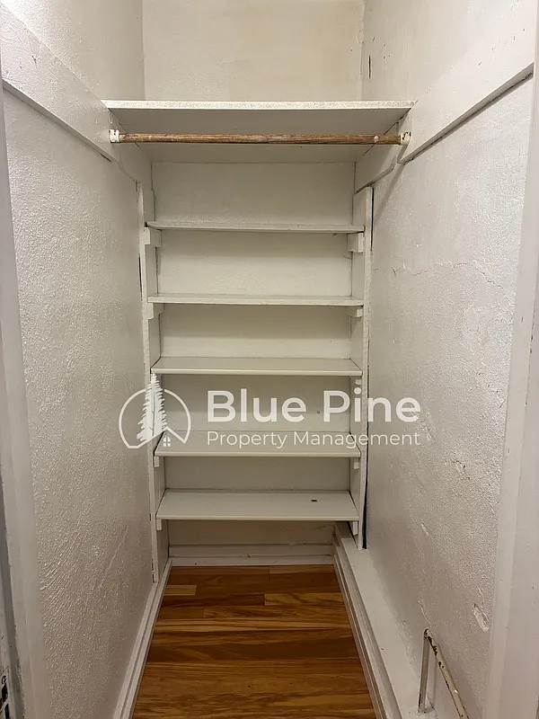 Studio, 1.0 bath, 300 sqft, $650 — Photo 4