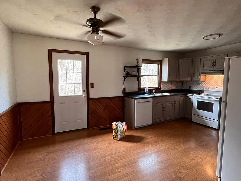611 Randolph Rd — Photo 4