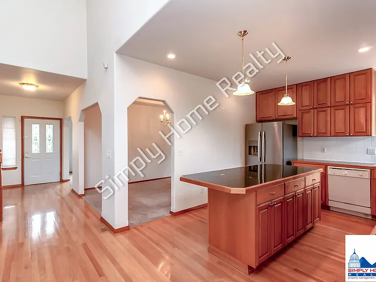 4100 Campus Green Dr NE — Photo 9