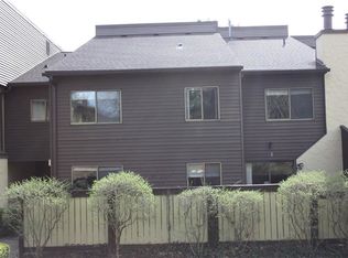 649 Hampton Ridge Dr, Akron, OH 44313