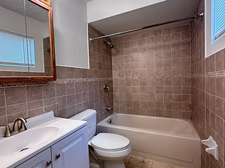 MASTER'S BATH