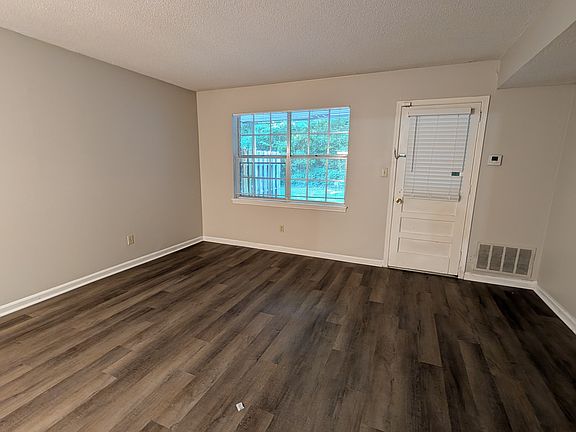 4th image of 2290 Chapel Hill Rd