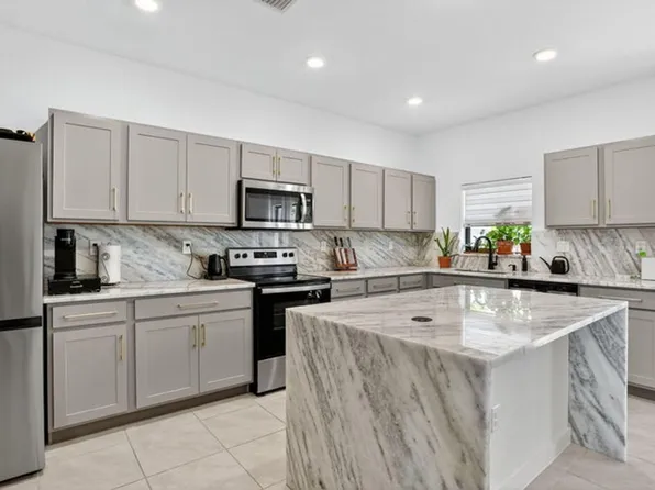 950 NW 3rd Ter, Pompano Beach, FL 33060