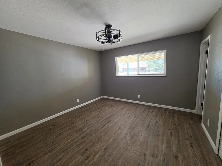 10704 Constitution Ave NE — Photo 12