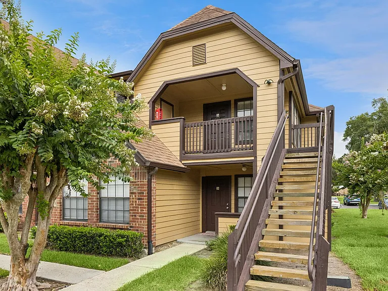 320 Black Oak Ct #204 — Photo 1