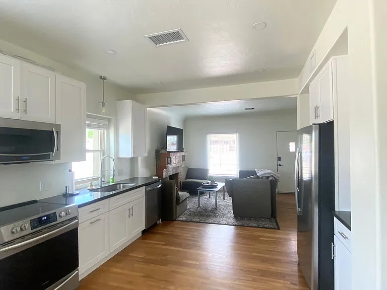 3109 E Fairmount St — Photo 4