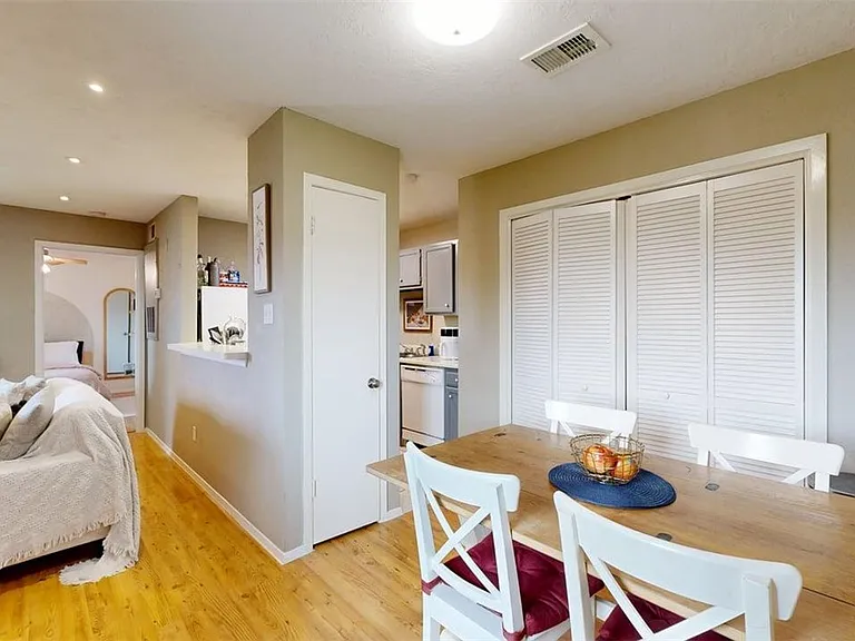 1901 Holleman Dr W #412 — Photo 9