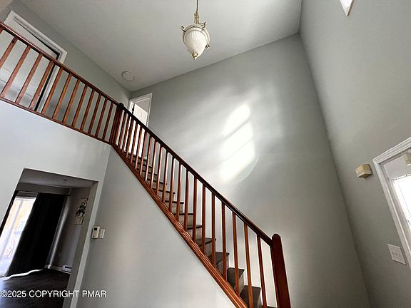 2nd image of 6098 Boardwalk Dr