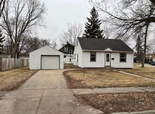 327 N Gilman Ave, Litchfield, MN 55355