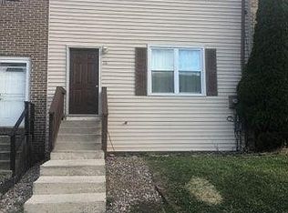 28 Mall Rd, Etters, PA 17319