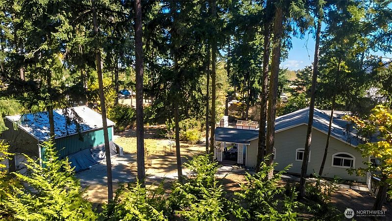 5th image of 440 W Silberhorn Road