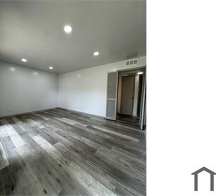 1st image of 5647 Gaston Ave #109