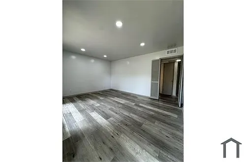 5647 Gaston Ave #109 Photo 1