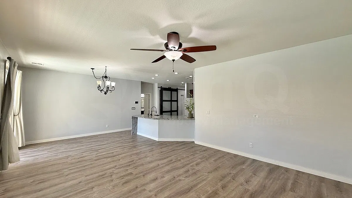 4 bed, 2.0 bath, 1950 sqft, $2,800 — Photo 4