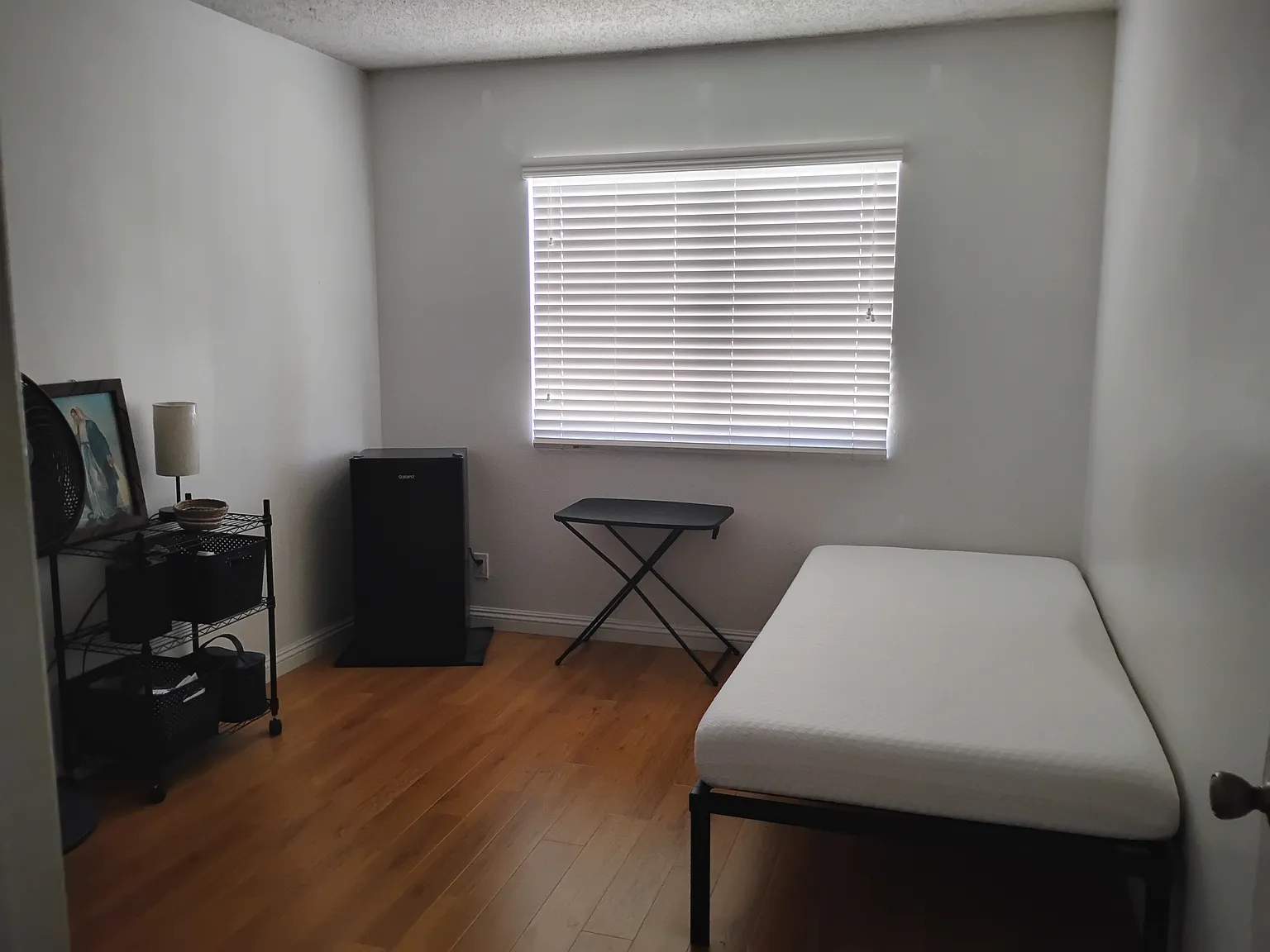 2 bed, $1,000 — Photo 2