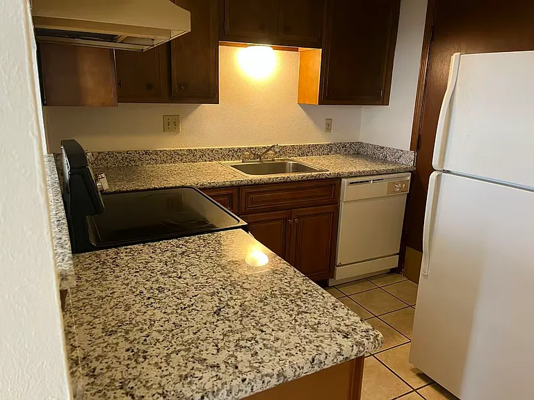 2212 Houma Blvd — Photo 4