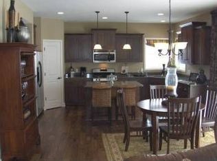 2735 Fieldstone Dr, Victoria, MN 55386