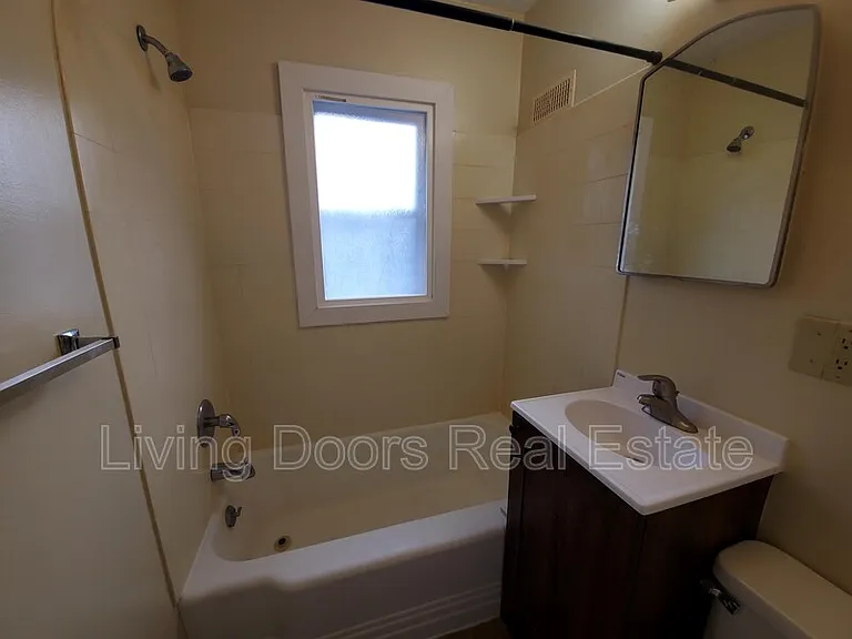 314 S 47th St — Photo 15