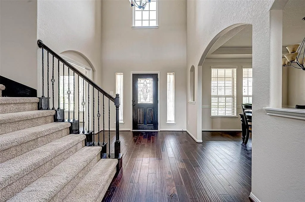 5 bed, 3.5 bath, 3966 sqft, $3,500 — Photo 4