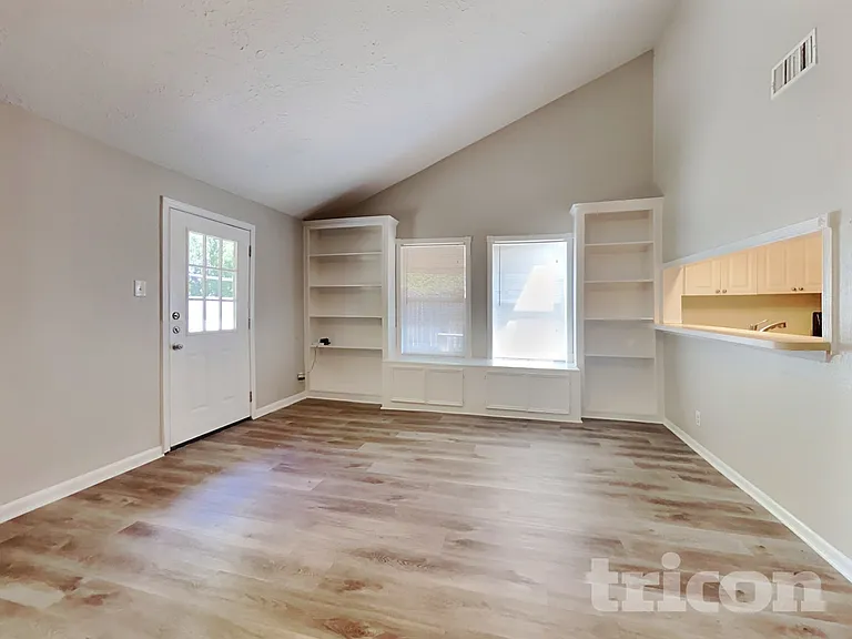 13307 Venice Cir — Photo 2