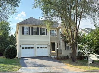 42800 Ridgeway Dr, Ashburn, VA 20148