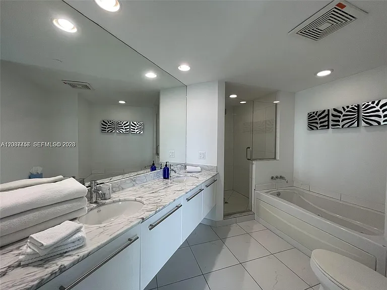 500 Brickell Ave #2102 — Photo 5