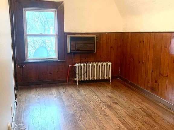 2nd image of 1621 E 12th St #3R