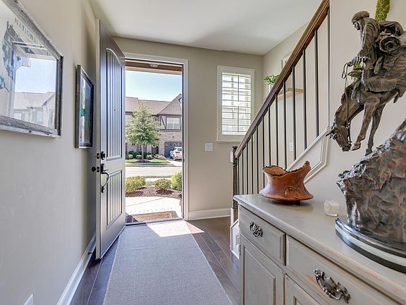 3rd image of 2016 Bungalow Dr